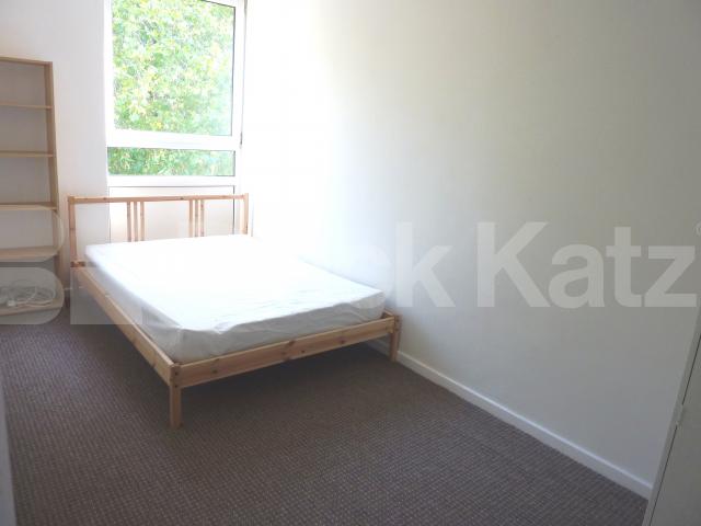 			LARGE 3/4 BED IN CAMDEN!, 3 Bedroom, 1 bath, 1 reception Flat			 Munster Square, Albany Street, REGENTS PARK / CAMDEN